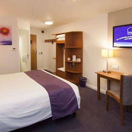 Dundee East Premier Travel Inn Exterior photo